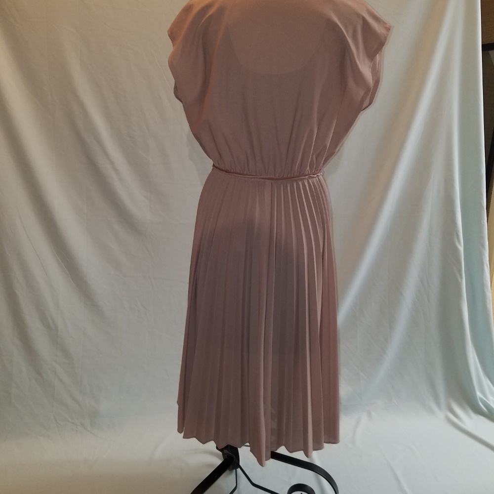 Beautiful Taupe Vintage Dress - Picture 2 of 2